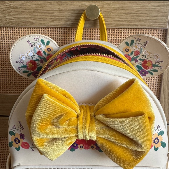 Loungefly Minnie Mouse Floral Backpack - Yellow and Cream - Picture 9 of 9